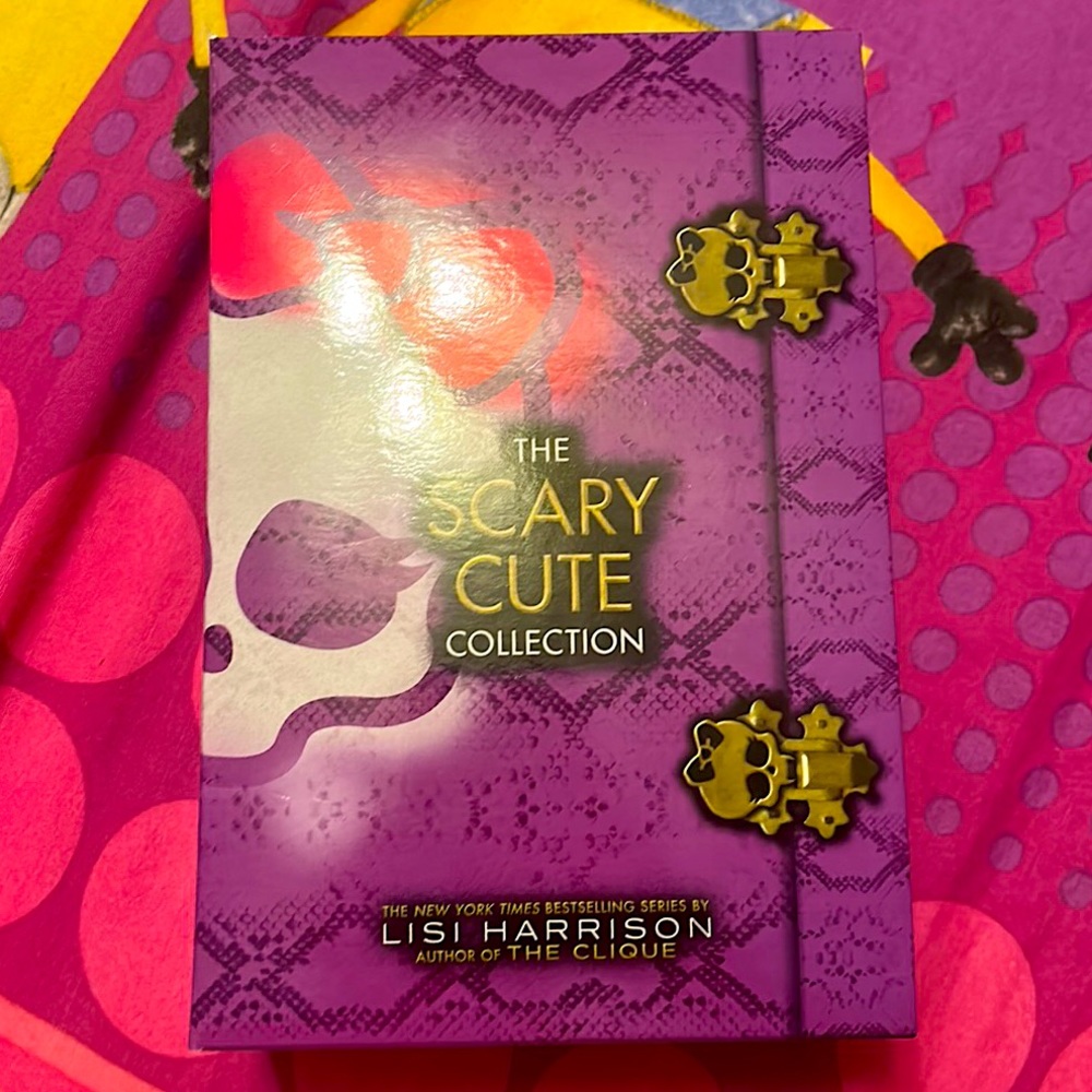 Monster High Scary Cute 4 Book Collection